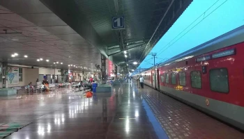 Guntakal railway station outskirts - Road