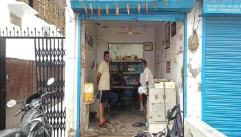 Satya Ka Pujari - Near Ramleela Gate