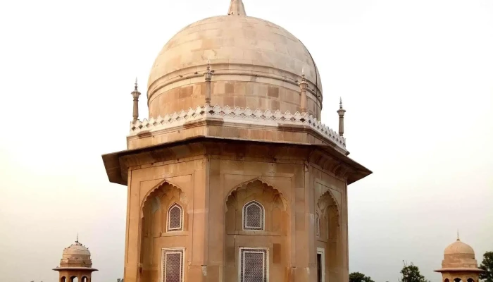 Sheikh Chilli Tomb -  இருப்பிடம் - Thanesar, தானேசர்