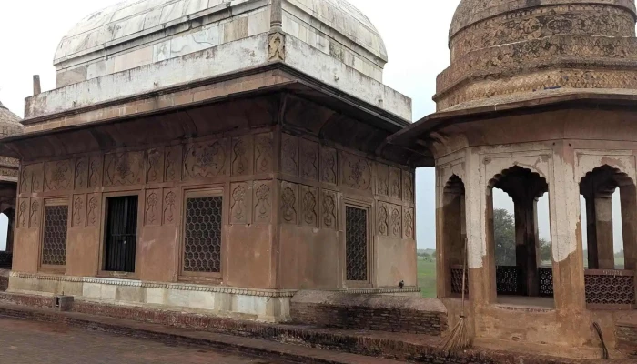 Sheikh Chilli Tomb -  எங்கே - Thanesar, தானேசர்