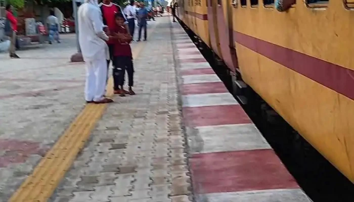 Uklaannnaa Tottruntu Nilaiym - Uklana, புத க்ஹெற
