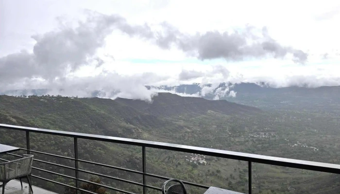 Zostel Plus Panchgani -  Putiyvai - Dandeghar, டண்டேகார்